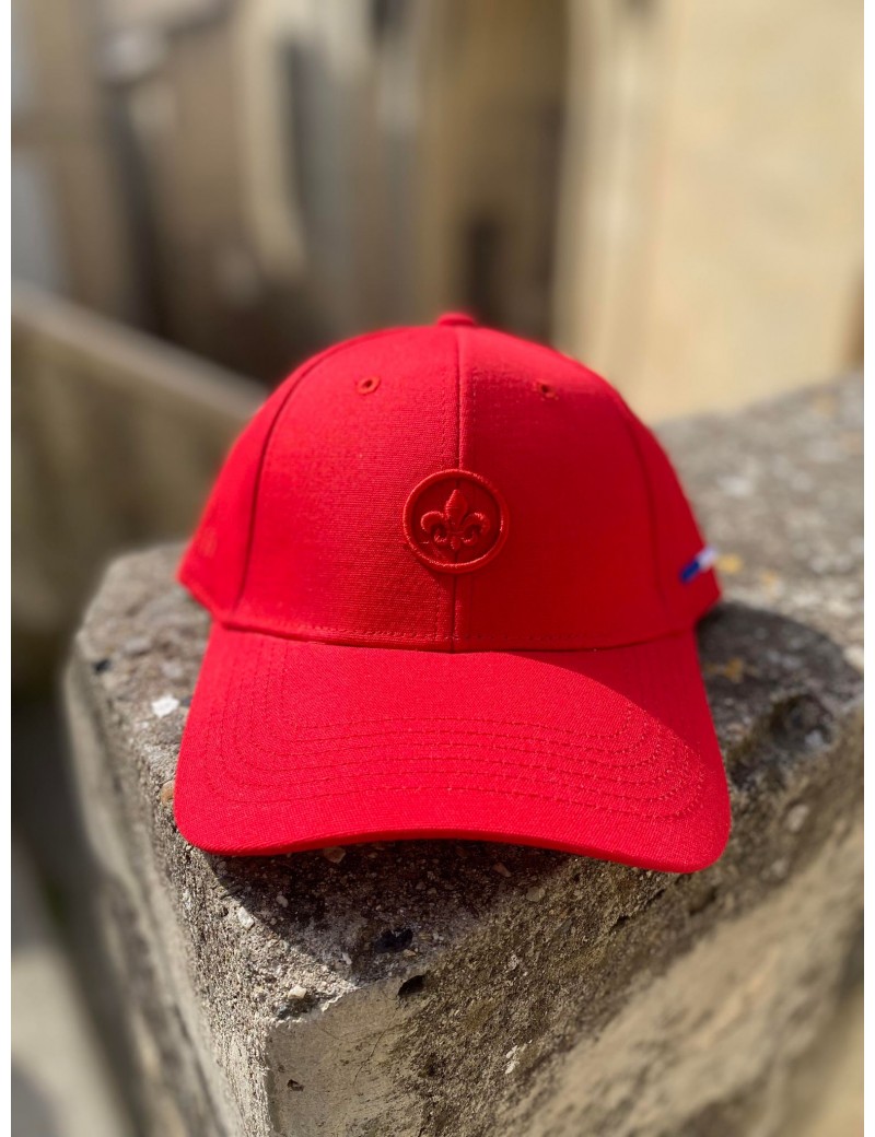 Casquette rouge fleur de lys